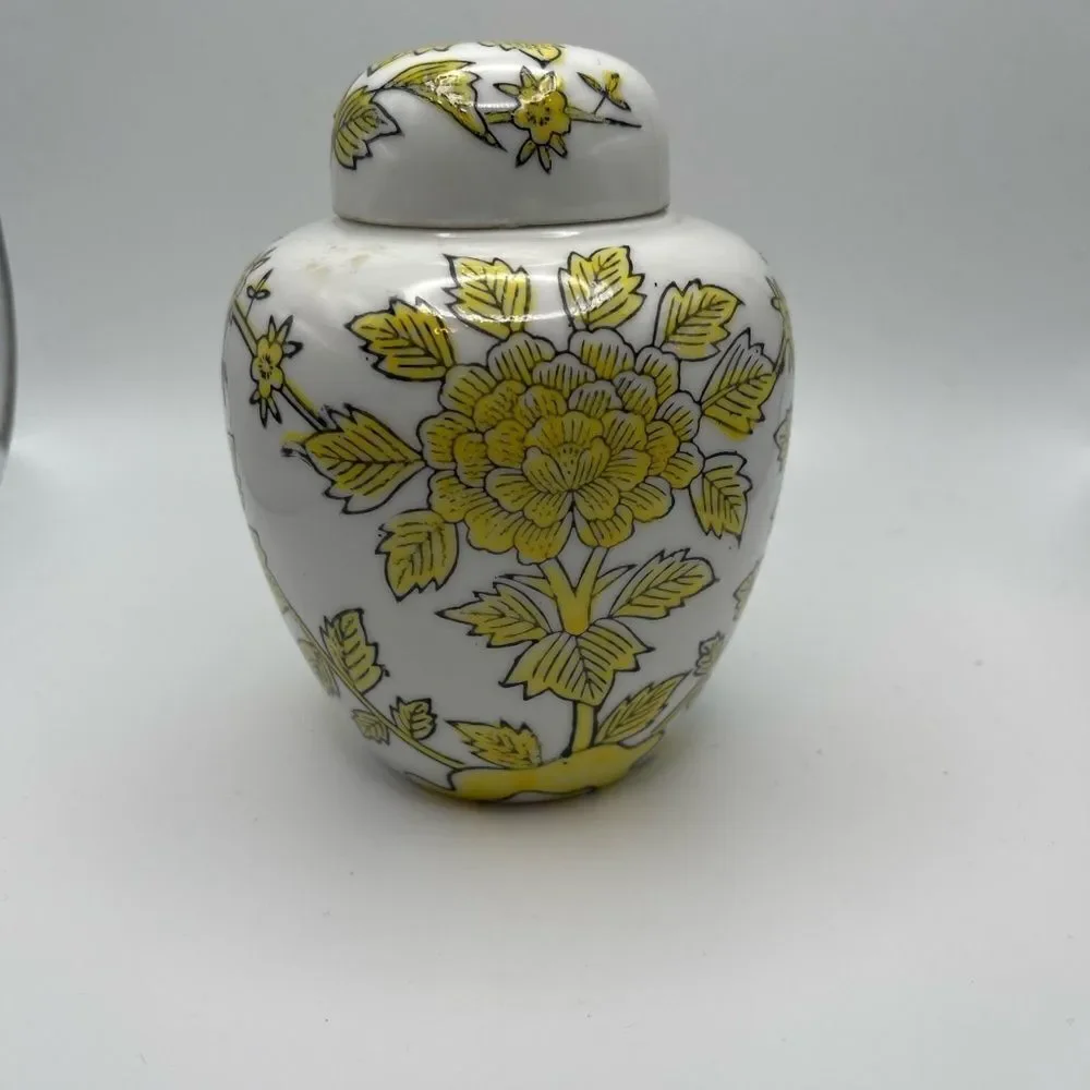 Vintage yellow white floral ginger jar